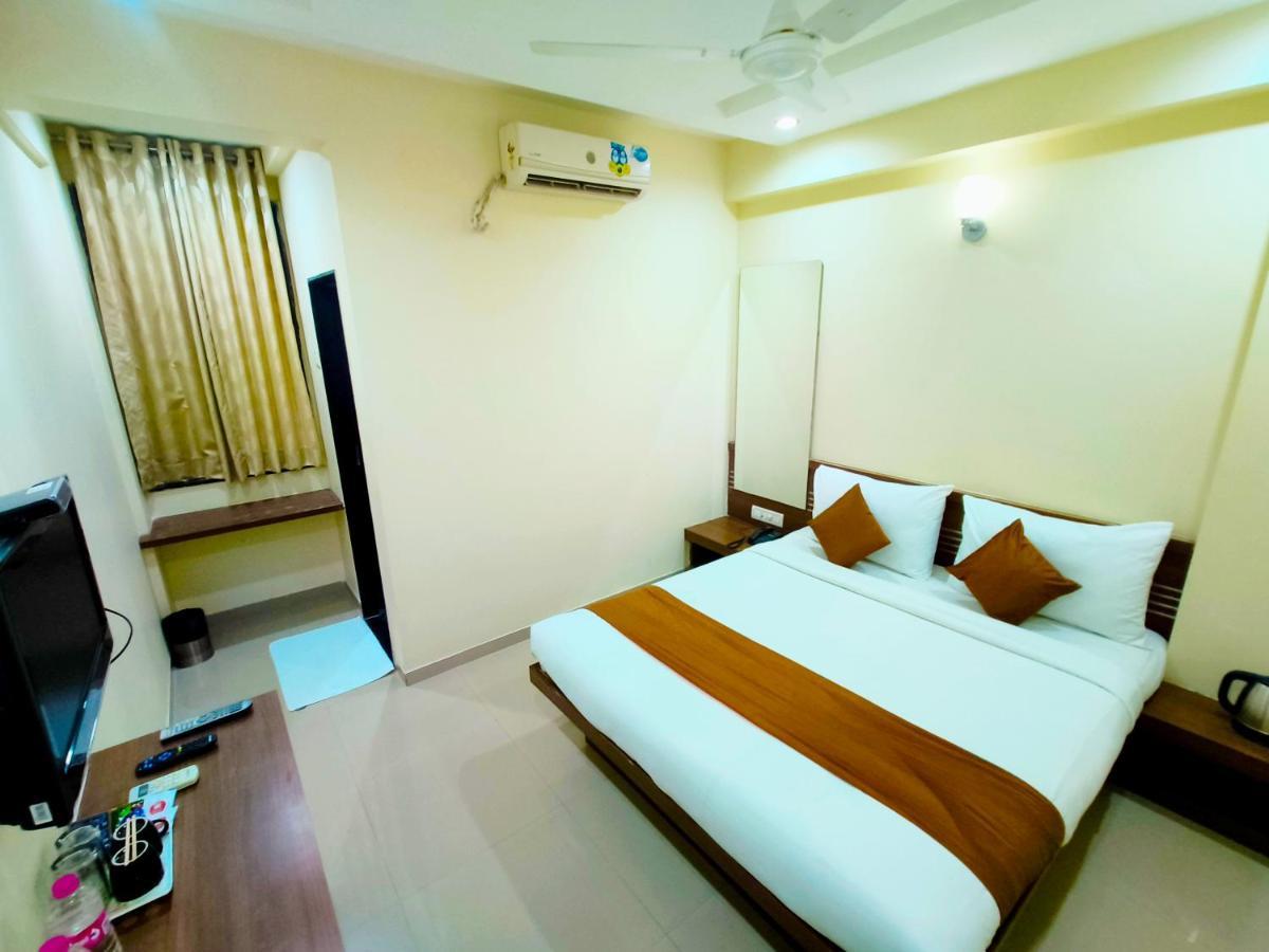 Sai Srushti By Neem Square Hotell Shirdi Exteriör bild