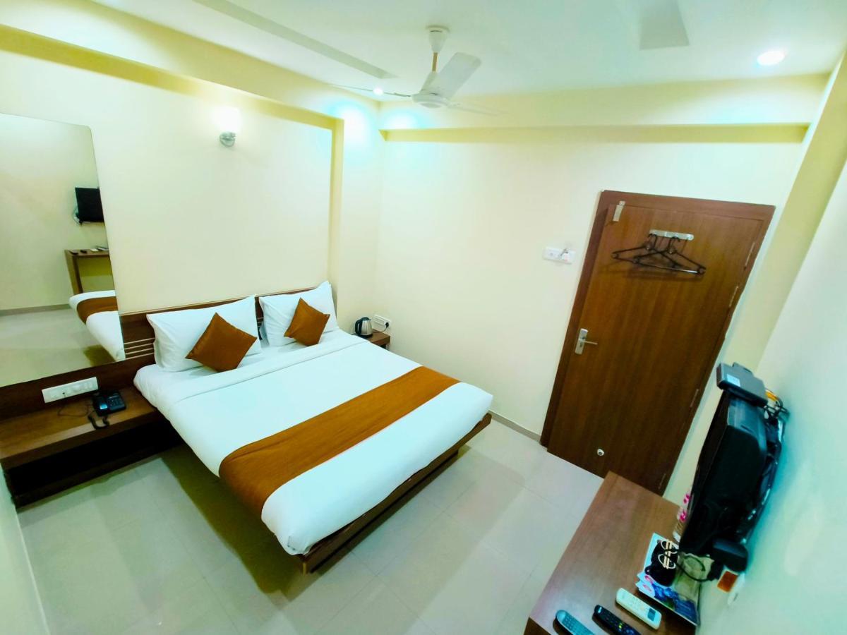 Sai Srushti By Neem Square Hotell Shirdi Exteriör bild
