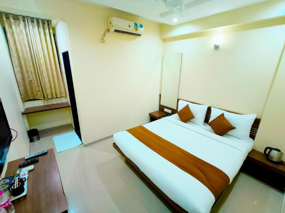 Sai Srushti By Neem Square Hotell Shirdi Exteriör bild