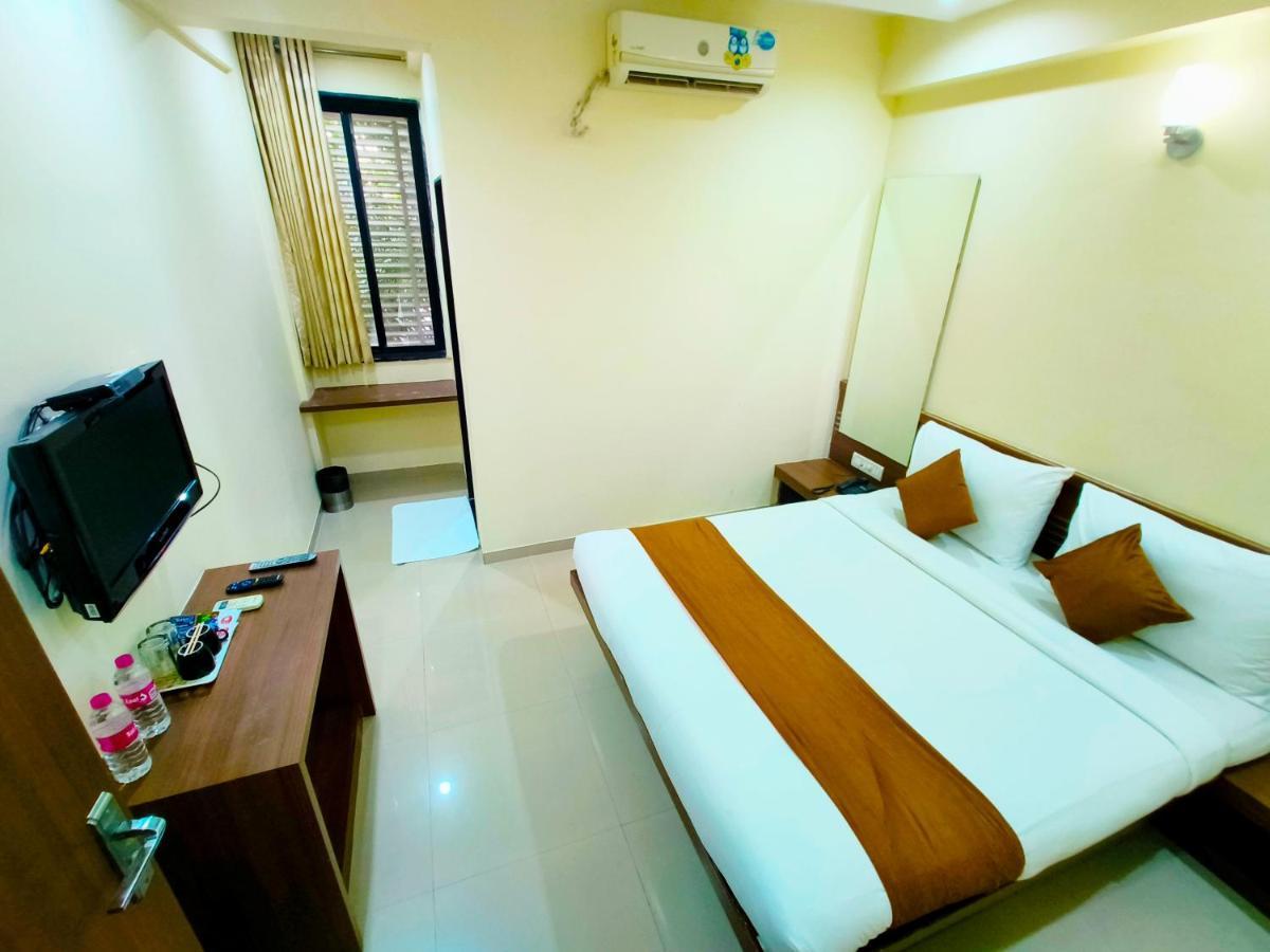 Sai Srushti By Neem Square Hotell Shirdi Exteriör bild