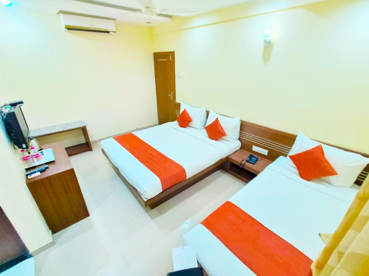 Sai Srushti By Neem Square Hotell Shirdi Exteriör bild