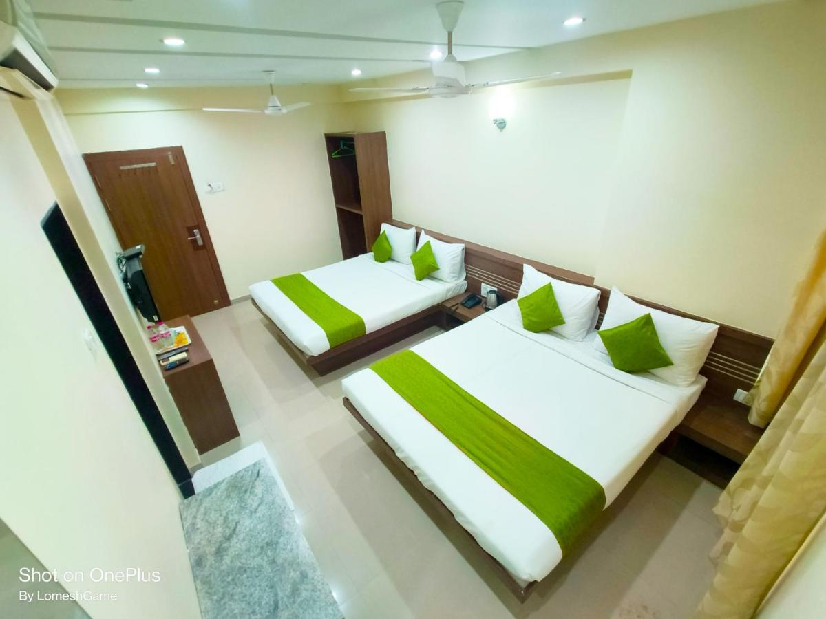 Sai Srushti By Neem Square Hotell Shirdi Exteriör bild