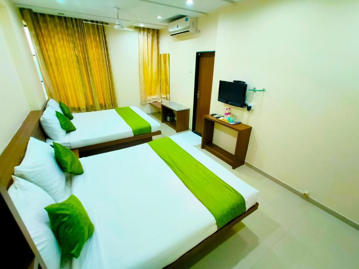 Sai Srushti By Neem Square Hotell Shirdi Exteriör bild