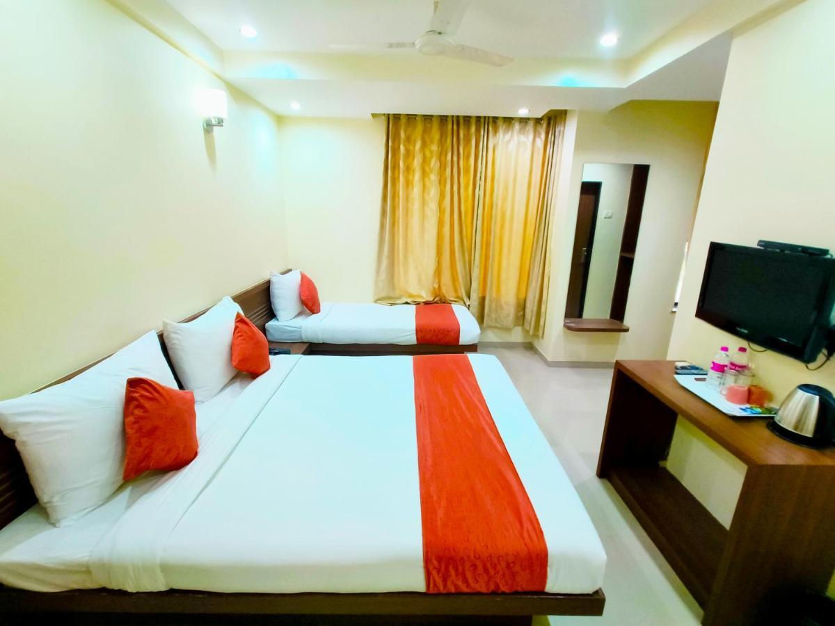 Sai Srushti By Neem Square Hotell Shirdi Exteriör bild