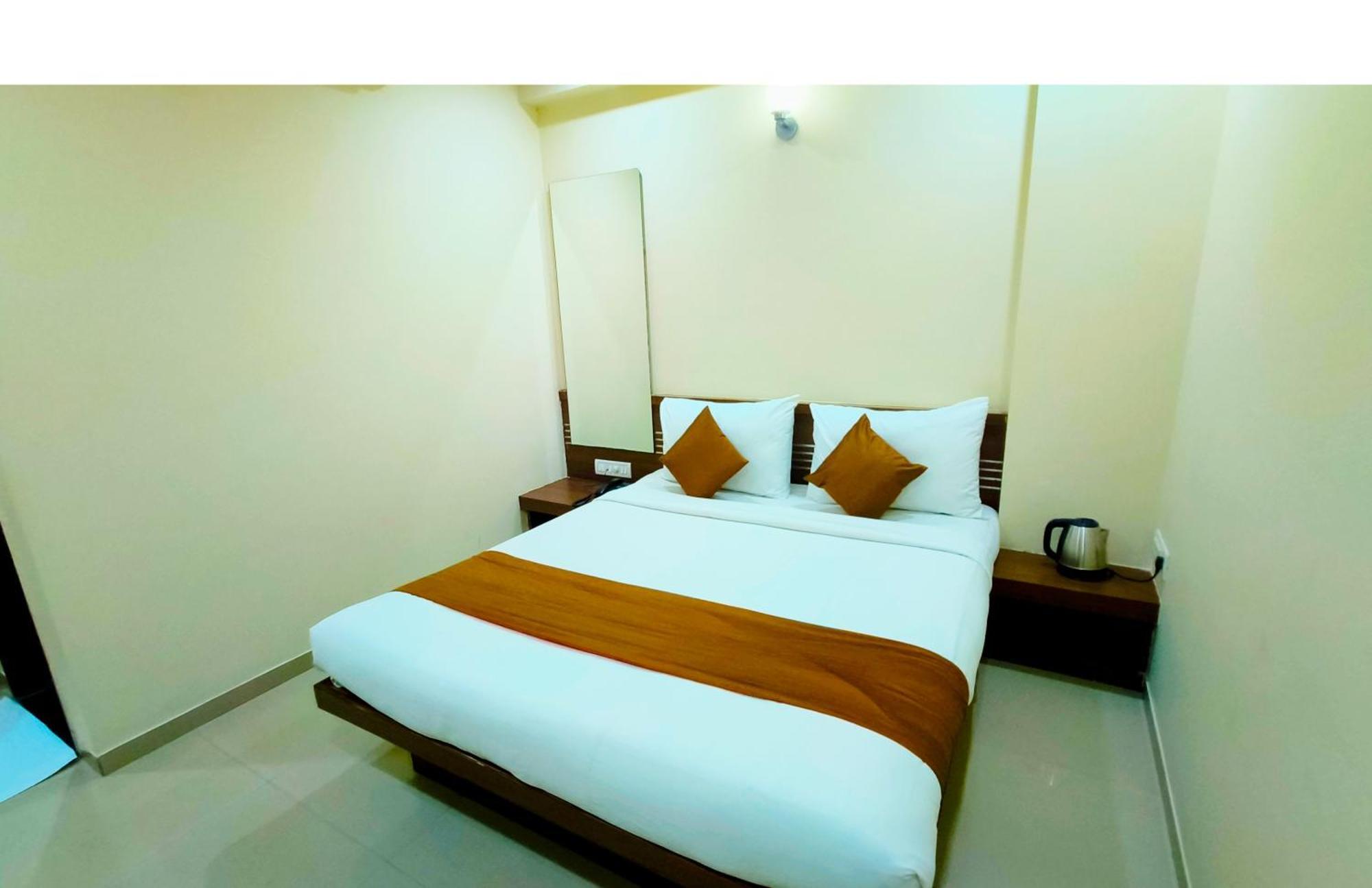 Sai Srushti By Neem Square Hotell Shirdi Exteriör bild
